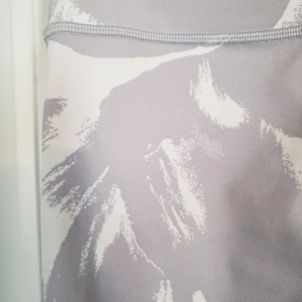 RARE Lululemon Pattern Wunderunder Leggings 25" - Picture 5 of 8